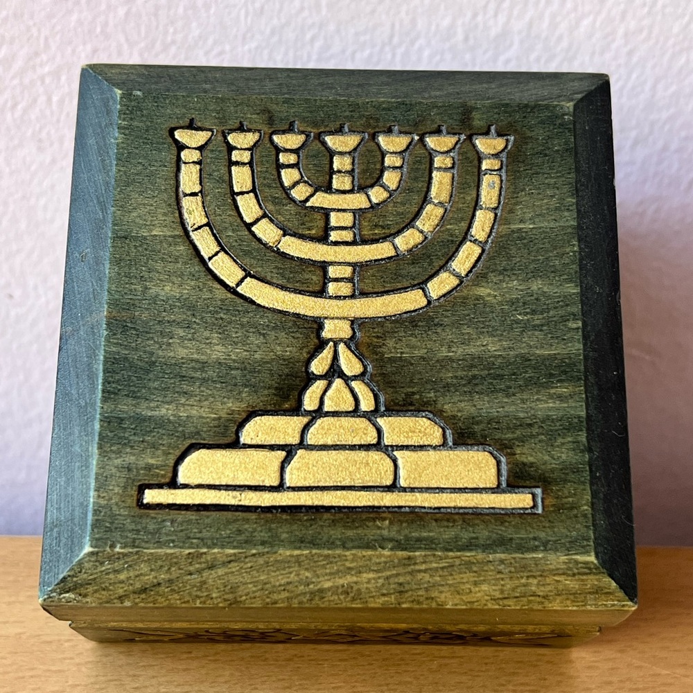 VINTAGE ISRAEL WOOD DECORATIVE BOX MENORAH MAGEN DAVID STAR OF DAVID GREEN GOLD - Picture 10 of 16